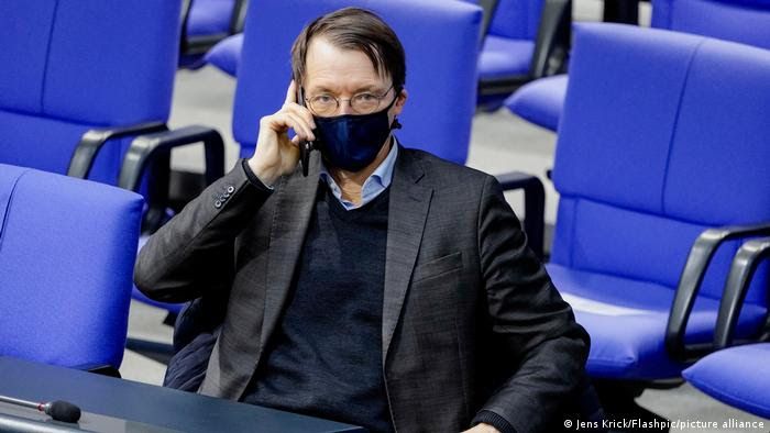 News Photo 1 - Germany - Otta Nottathil - 18220212threat