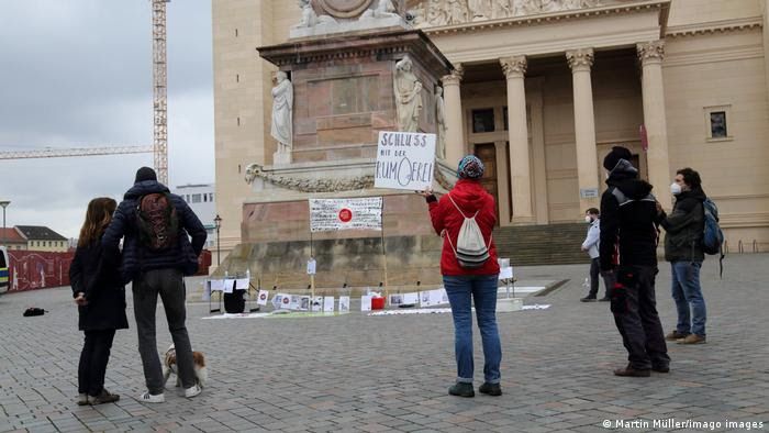 News Photo 1 - Germany - Otta Nottathil - 12420214protest