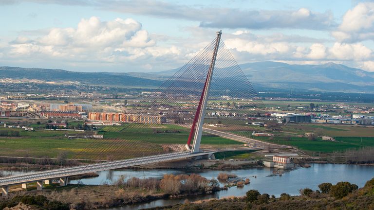 News Photo 1 - Europe - Otta Nottathil - influenzer_spain_katella_la_mancha_bridge