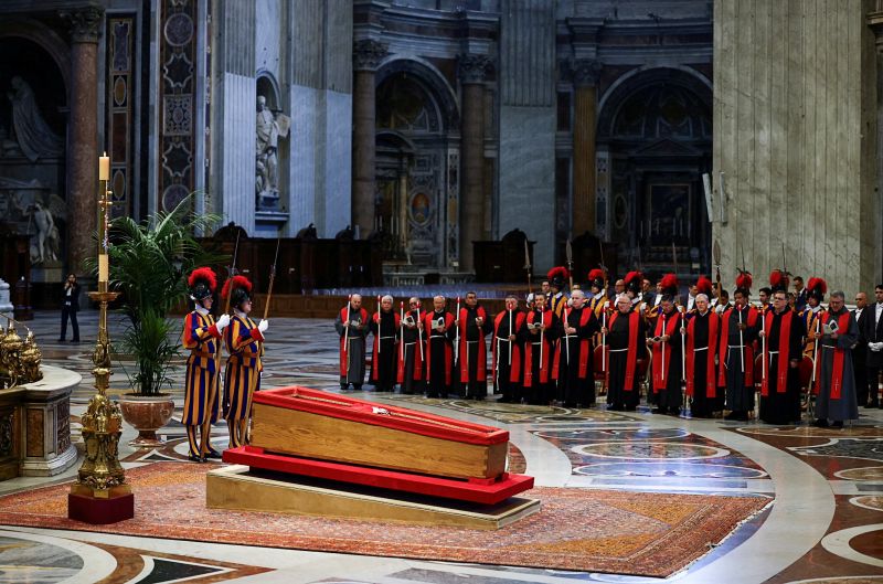 News Photo 1 - Europe - Otta Nottathil - pope_francis_body_public_viewing