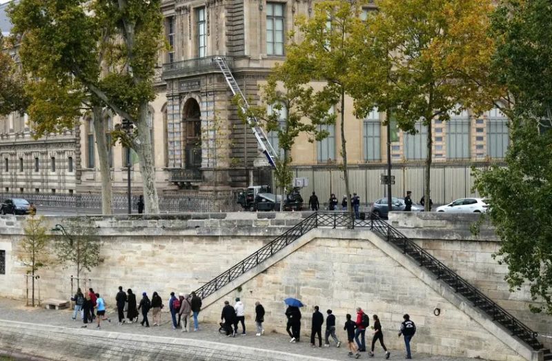 News Photo 2 - Europe - Otta Nottathil - Louvre_museum_security_complaints_oct_20_2025