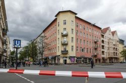 indians_evaculate_in_berlin_with_police_force_oct_15_2026